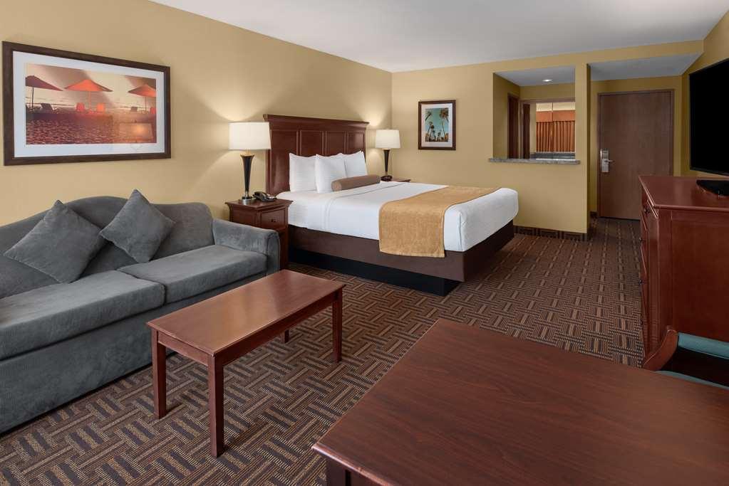 Best Western Plus Redondo Beach Inn Exterior photo