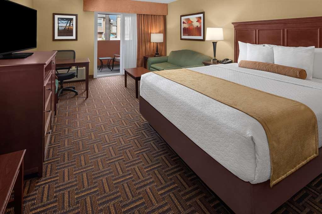 Best Western Plus Redondo Beach Inn Exterior photo