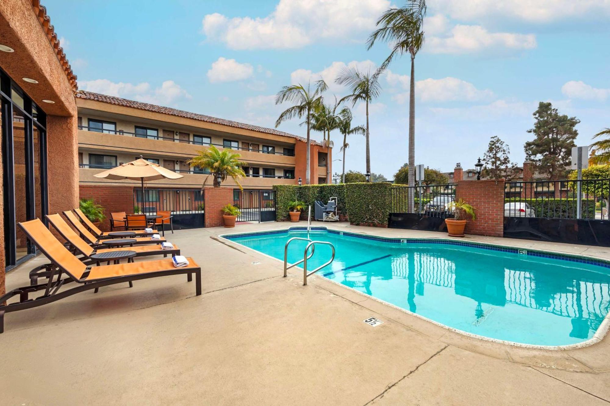 Best Western Plus Redondo Beach Inn Exterior photo