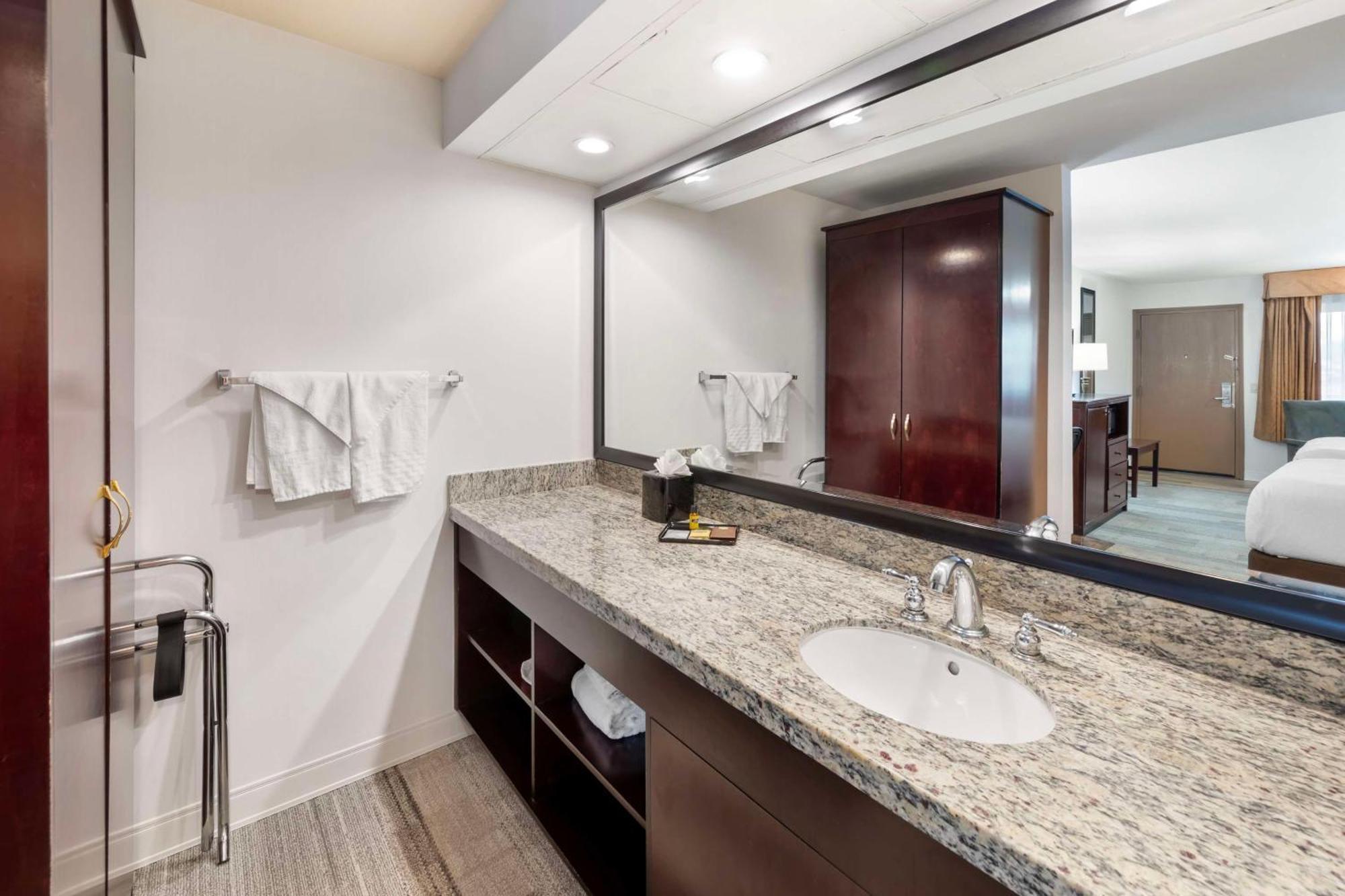 Best Western Plus Redondo Beach Inn Exterior photo